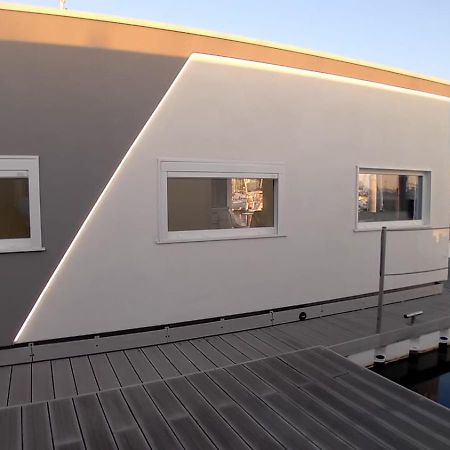 Marina Degli Estensi Floating Resort 里杜德里伊斯坦西 外观 照片