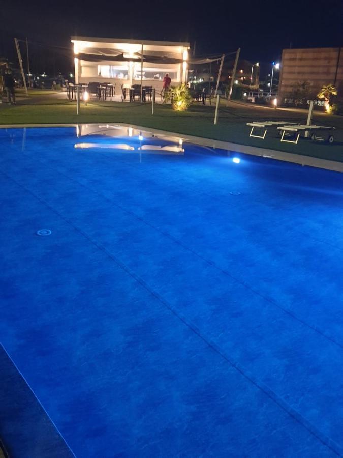 Marina Degli Estensi Floating Resort 里杜德里伊斯坦西 外观 照片