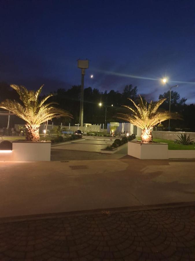 Marina Degli Estensi Floating Resort 里杜德里伊斯坦西 外观 照片