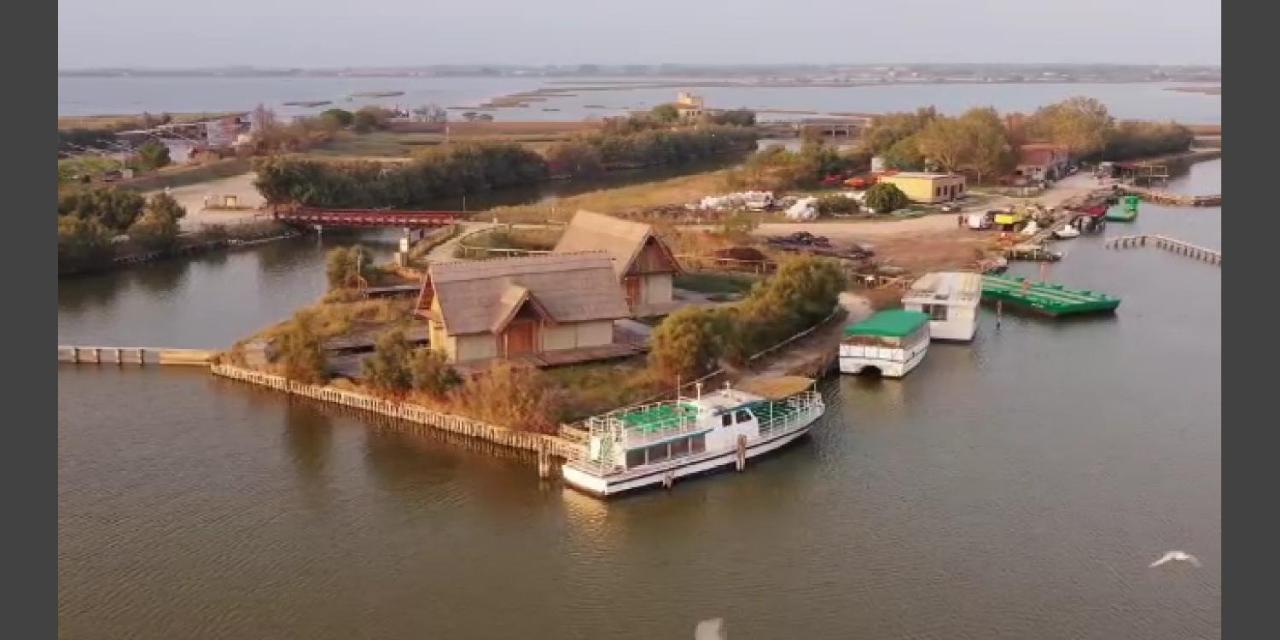 Marina Degli Estensi Floating Resort 里杜德里伊斯坦西 外观 照片