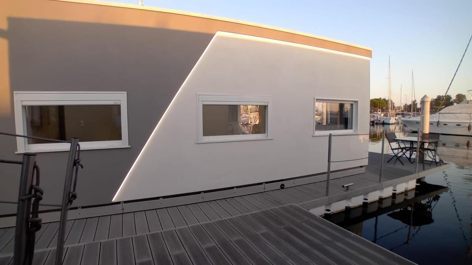 Marina Degli Estensi Floating Resort 里杜德里伊斯坦西 外观 照片