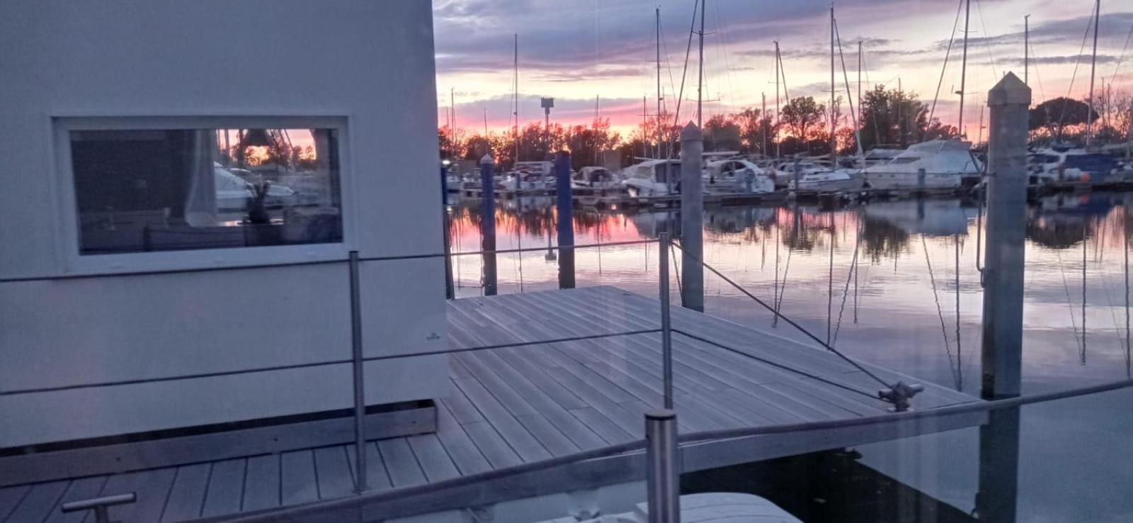 Marina Degli Estensi Floating Resort 里杜德里伊斯坦西 外观 照片