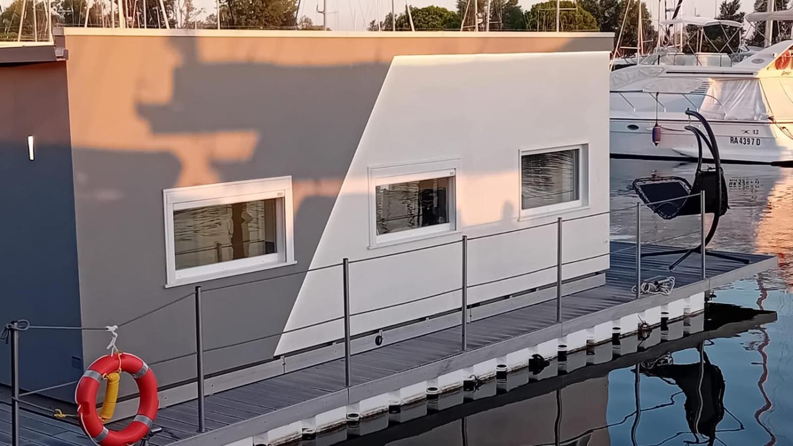 Marina Degli Estensi Floating Resort 里杜德里伊斯坦西 外观 照片